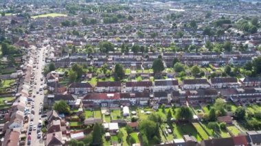 Slow Motion Moage Over Eastern Luton Sunny Day 'de. 8 Mayıs 2023 'te Drone' un Kamerasıyla çekilmiştir.
