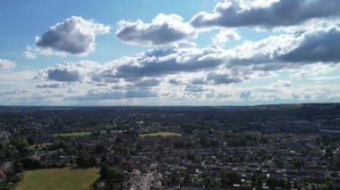 Slow Motion Moage Over Eastern Luton Sunny Day 'de. 8 Mayıs 2023 'te Drone' un Kamerasıyla çekilmiştir.