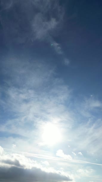 Вертикальне Повітряне Відео Над Східним Лутоном Сонячний День Захоплений Червня — стокове відео