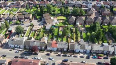 Slow Motion Moage Over Eastern Luton Sunny Day 'de. 8 Mayıs 2023 'te Drone' un Kamerasıyla çekilmiştir.