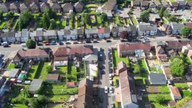 Slow Motion Moage Over Eastern Luton Sunny Day 'de. 8 Mayıs 2023 'te Drone' un Kamerasıyla çekilmiştir.
