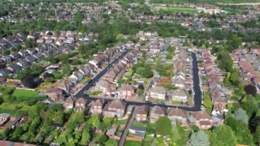 Slow Motion Moage Over Eastern Luton Sunny Day 'de. 8 Mayıs 2023 'te Drone' un Kamerasıyla çekilmiştir.