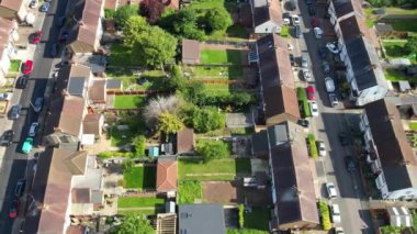 Slow Motion Moage Over Eastern Luton Sunny Day 'de. 8 Mayıs 2023 'te Drone' un Kamerasıyla çekilmiştir.
