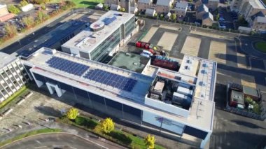 Central Bedfordshire Koleji ve Binalarının Hava Görüntüleri. Üniversite İngiltere 'nin Merkez Dunstable kasabasında yer almaktadır. Görüntü İHA 'nın Kamerasıyla 22-10-2022' de kaydedildi.