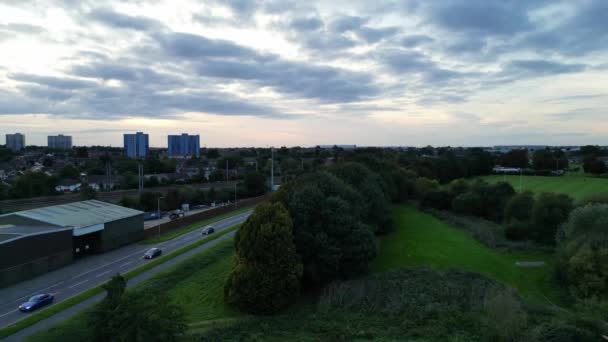 Schöne Luftaufnahme Von North Luton City England Bei Sonnenuntergang Aufgenommen — Stockvideo