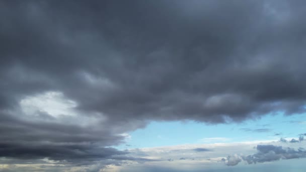 Dramática Lluvia Nubes Sobre Ciudad Nubes Móviles Sobre Inglaterra Reino — Vídeo de stock