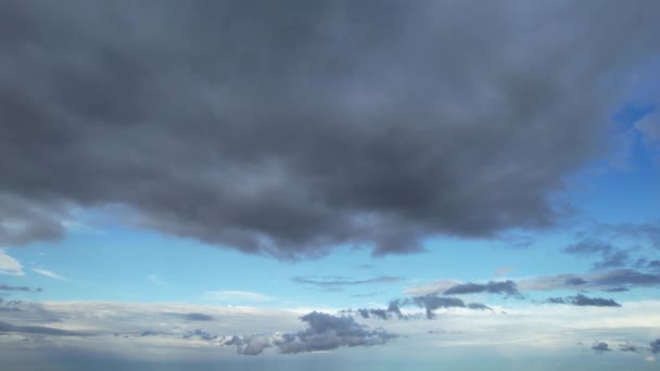 Nuvens Chuva Dramáticas Sobre City Moving Clouds Sobre Inglaterra — Vídeo de Stock