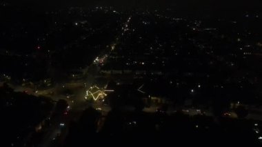 Gece boyunca İngiliz Konutları Yüksek Açı Görüntüsü. Drone 'un kamera görüntüleri 12 Ekim 2023' te kaydedildi.