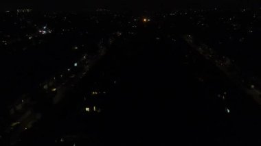Gece boyunca İngiliz Konutları Yüksek Açı Görüntüsü. Drone 'un kamera görüntüleri 12 Ekim 2023' te kaydedildi.