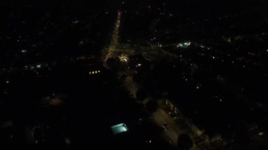 Gece boyunca İngiliz Konutları Yüksek Açı Görüntüsü. Drone 'un kamera görüntüleri 12 Ekim 2023' te kaydedildi.
