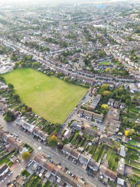İngiltere 'nin Kuzey Luton Kasabası Büyük Britanya Havacılık Panoramik Manzarası. Görüntü, İHA 'nın Kamerasıyla 8 Ekim 2023' te Orta İrtifa 'dan çekildi..