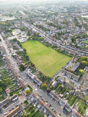 İngiltere 'nin Kuzey Luton Kasabası Büyük Britanya Havacılık Panoramik Manzarası. Görüntü, İHA 'nın Kamerasıyla 8 Ekim 2023' te Orta İrtifa 'dan çekildi..