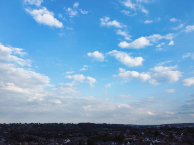 Luton şehri İngiltere 'de bulutlarla kaplı Güzel ve Dramatik Gökyüzü Yüksek Açı Görünümü