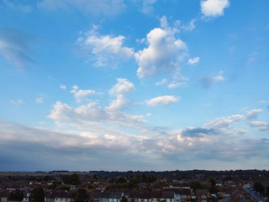Luton şehri İngiltere 'de bulutlarla kaplı Güzel ve Dramatik Gökyüzü Yüksek Açı Görünümü