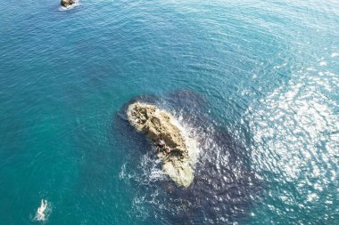 İngiltere 'nin en güzel yüksek açılı İngiliz manzarası ve Durdle Door Sahili Büyük Britanya manzarası. 9 Eylül 2023 'te Drone' un kamerasıyla yakalanmış.