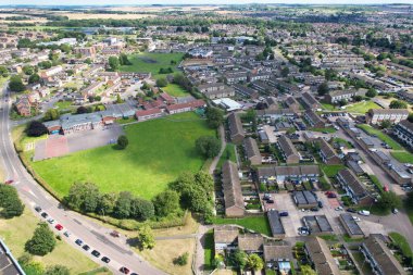 İngiltere 'nin Luton şehrinin kuzeyindeki Iskan Gayrimenkul Konutları Yüksek Açısı. Görüntü İHA 'nın Kamerasıyla 15 Ağustos 2023' te yakalandı.