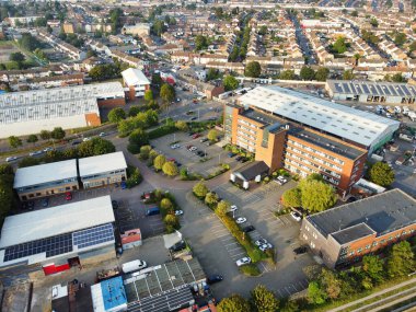 İngiltere 'nin Luton şehrinin üzerinde, Farley Hills' te bulunan İngiliz Şehri ve Residential District 'in hava görüntüsü. 7 Eylül 2023