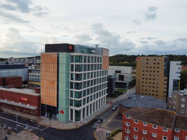 İngiltere 'nin merkez Luton şehrinin havadan çekilmiş görüntüleri. Şehir merkezindeki kamera 1 Eylül 2023 'te İHA' nın kamerasıyla çekildi.