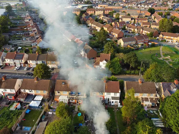 İngiltere 'nin Luton şehrinin üzerinde, Farley Hills' te bulunan İngiliz Şehri ve Residential District 'in hava görüntüsü. 7 Eylül 2023