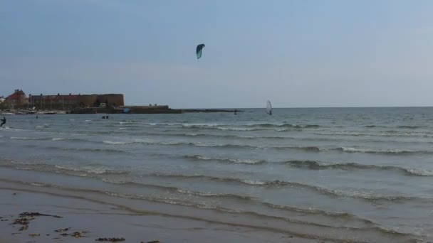 High Angle Footage Kite Surfing Beach Ocean Northumberland England Inglés — Vídeos de Stock