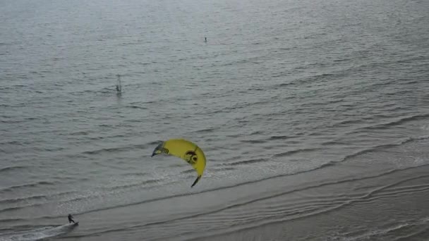 High Angle Footage Kite Surfing Beach Ocean Northumberland England Footage — Stock Video