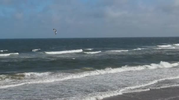 High Angle Footage Kite Surf Beach Ocean Northumberland Angleterre Royaume — Video