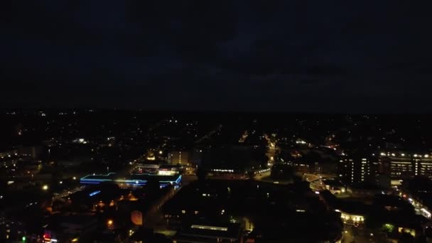 英国英格兰中部卢顿镇灯火通明的空中时差图像 2023年9月1日 日落后 用无人机拍摄了市中心的场景 — 图库视频影像