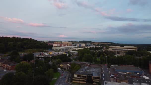 イギリス イギリスのセントラルルートン町の高角度の映像 ダウンタウンフッテージは 9月1日にドローンのカメラで撮影されました 2023 日没の間に — ストック動画