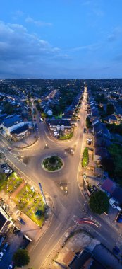 Yüksek Açı Panoramik Gökyüzü Manzarası ve İngiltere 'nin Luton şehrinde güneş battıktan sonra bulutlar. Görüntü İHA 'nın Kamerasıyla 2 Eylül 2023' te çekilmiştir.