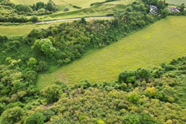 İngiltere 'nin Luton City yakınlarındaki Sharpenhoe Alkışlayıcıları' ndaki İngiliz Kırsal Bölgesi 'nin en güzel Yüksek Açılı Manzarası. Fotoğraf 26 Haziran 2023 'te çekilmiştir.