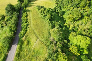 İngiltere 'nin Luton City yakınlarındaki Sharpenhoe Alkışlayıcıları' ndaki İngiliz Kırsal Bölgesi 'nin en güzel Yüksek Açılı Manzarası. Fotoğraf 26 Haziran 2023 'te çekilmiştir.