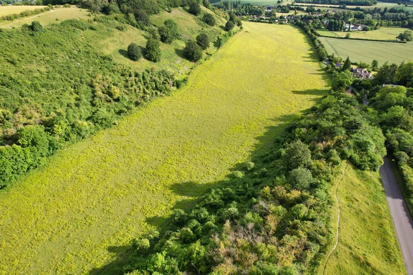 İngiltere 'nin Luton şehrinin yakınındaki İngiliz Sharpenhoe Tarım Çiftlikleri Kırsal Manzarası İngiltere Büyük Britanya. 26 Haziran 2023 'te Drone' un Kamerası ile yakalanmış.