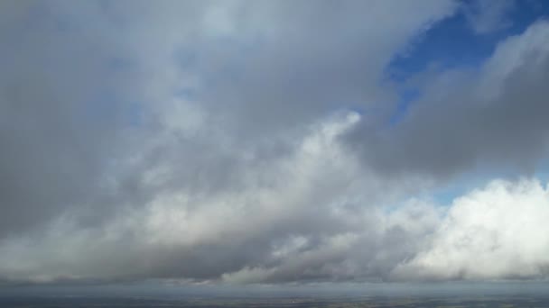 イングランドシティ上空の劇的な雲とスカイ — ストック動画