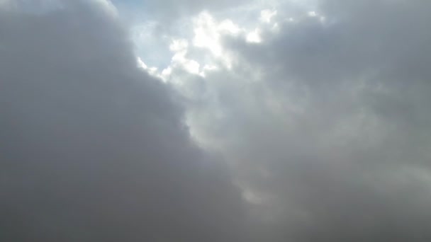 Dramatyczne Chmury Niebo Nad Angielskim Miastem — Wideo stockowe