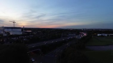Gün batımında Luton City ve Roads. 15 Ekim 2023 'te Drone' un Kamerası ile yakalanmış.
