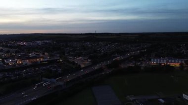 Gün batımında Luton City ve Roads. 15 Ekim 2023 'te Drone' un Kamerası ile yakalanmış.