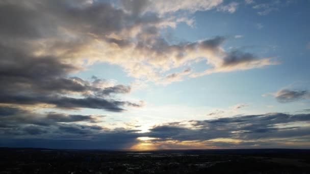 Herrlicher Himmel Und Regenwolken Über Luton City England Die Aufnahmen — Stockvideo