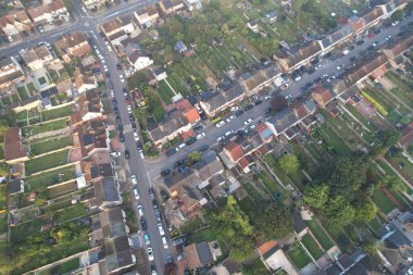 Gündoğumunda Luton şehrinin yüksek açılı yerleşim bölgesi. Luton, İngiltere. Ele geçirilen 16 Eylül 2023