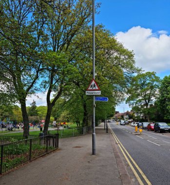 Luton City, İngiltere 'de Büyük Yol ve Trafik. Görüntü İHA 'nın Kamerasıyla 7 Mayıs 2023' te çekildi.