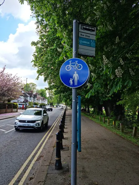 Luton City, İngiltere 'de Büyük Yol ve Trafik. Görüntü İHA 'nın Kamerasıyla 7 Mayıs 2023' te çekildi.