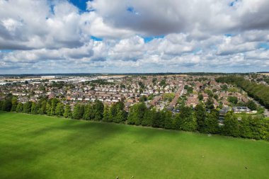 İngiltere 'nin Luton şehrinin kuzeyindeki Iskan Gayrimenkul Konutları Yüksek Açısı. Görüntü İHA 'nın Kamerasıyla 15 Ağustos 2023' te yakalandı.