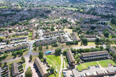 İngiltere 'nin Luton şehrinin kuzeyindeki Iskan Gayrimenkul Konutları Yüksek Açısı. Görüntü İHA 'nın Kamerasıyla 15 Ağustos 2023' te yakalandı.