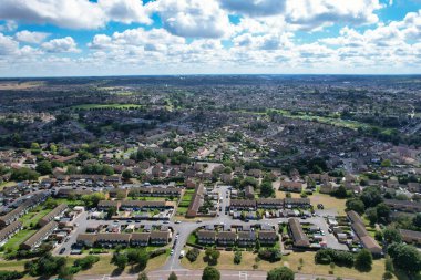 İngiltere 'nin Luton şehrinin kuzeyindeki Iskan Gayrimenkul Konutları Yüksek Açısı. Görüntü İHA 'nın Kamerasıyla 15 Ağustos 2023' te yakalandı.