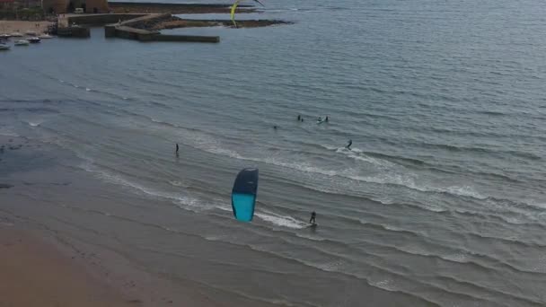 High Angle Footage Kite Surfing Beach Ocean Northumberland Αγγλία Ηνωμένο — Αρχείο Βίντεο