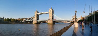 Tower Bridge River Thames, İngiltere 'nin Merkez Londra şehrinde. 6 Haziran 2023 'te yakalandı.