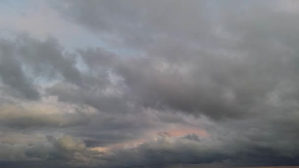 Dramatyczne Chmury Niebo Podczas Zachodu Słońca Nad Anglią — Wideo stockowe
