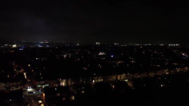 Luton City üzerindeki Sisli Gece 'nin Hava Görüntüleri. 20 Ekim 2023 'te yakalandı.