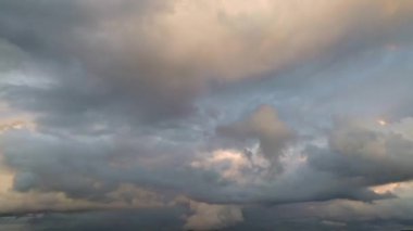 İngiliz Şehri 'nde Hızlı Hareket Eden Bulutlar, Zaman Süratli Görüntü