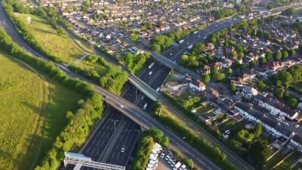 英国高速公路交通的高角度镜头 照片于2022年2月15日由Drone Camera拍摄 — 图库视频影像