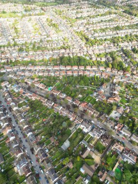 İngiltere 'nin Luton kasabasındaki en güzel yerleşim yeri manzarası. Görüntü İHA 'nın Kamerasıyla 22 Ekim 2023' te Güzel Açık Güneş Günü 'nde çekildi